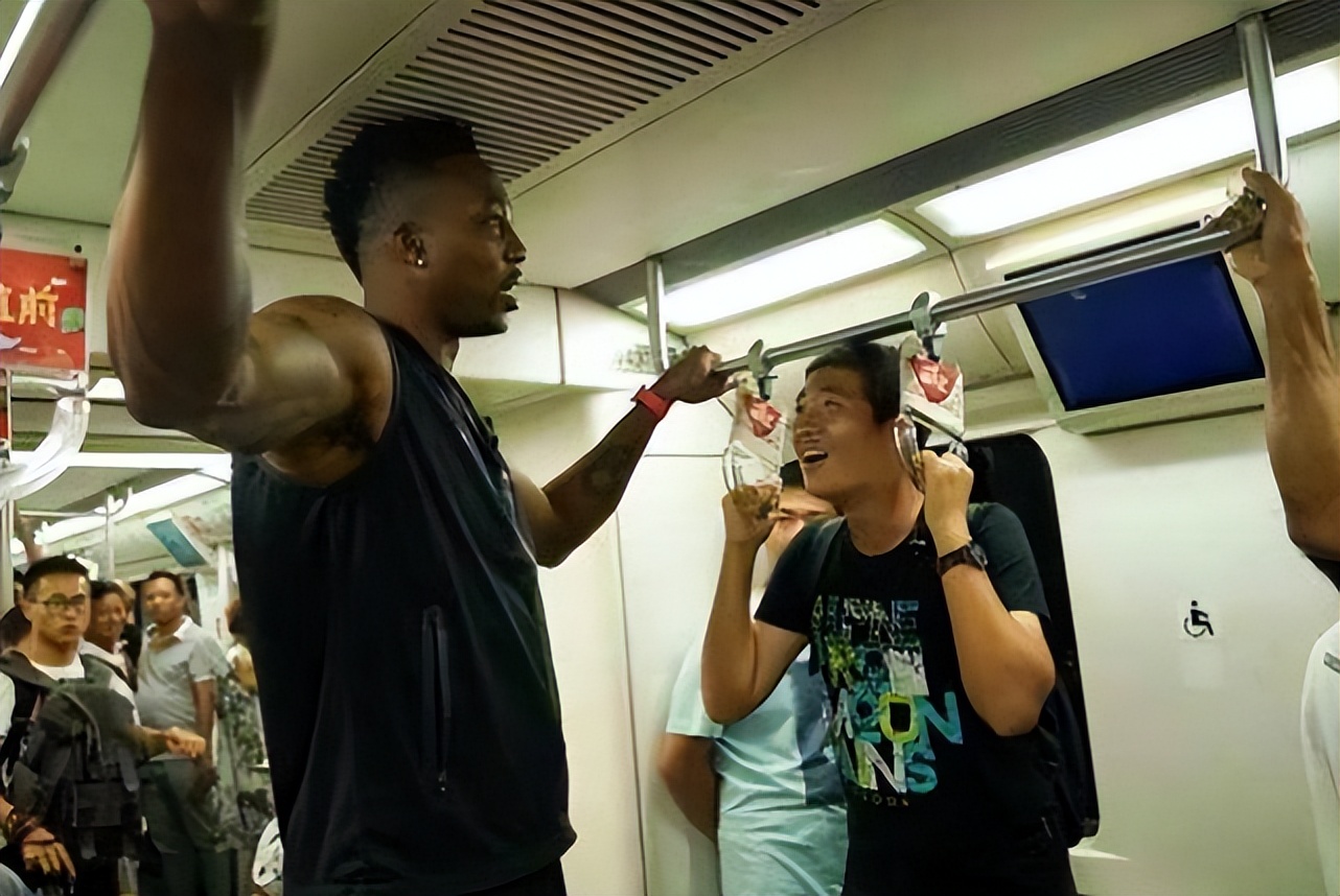 当你看了杜兰特的手 姚明的大腿，你就知道普通人打不了NBA