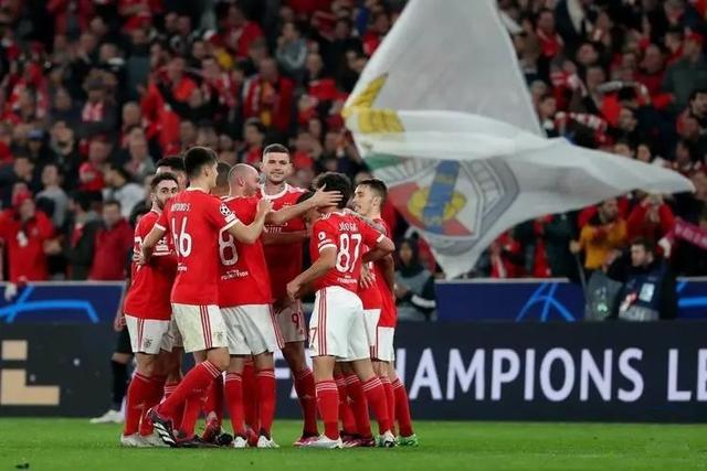 欧冠巅峰对决利物浦主场5比4狂胜拜仁慕尼黑萨拉赫帽子戏法震撼全场