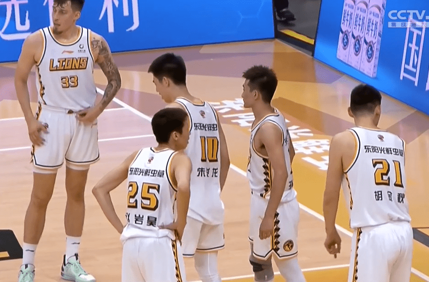 广厦终结浙江10连胜 威尔哲27+13+6孙铭徽23+6+9