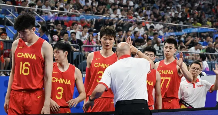 骂得狠！篮坛战神痛斥中国男篮：都是软骨头 缩手缩脚不像个男人