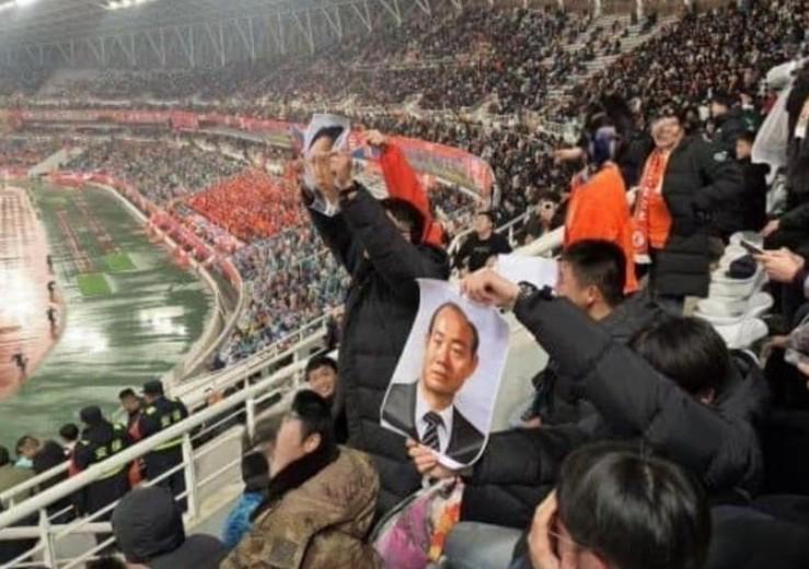 韩媒：光州球迷没发现山东球迷手举全斗焕照片，上网后看到了 (http://www.busunion.cn/) xiami 第1张