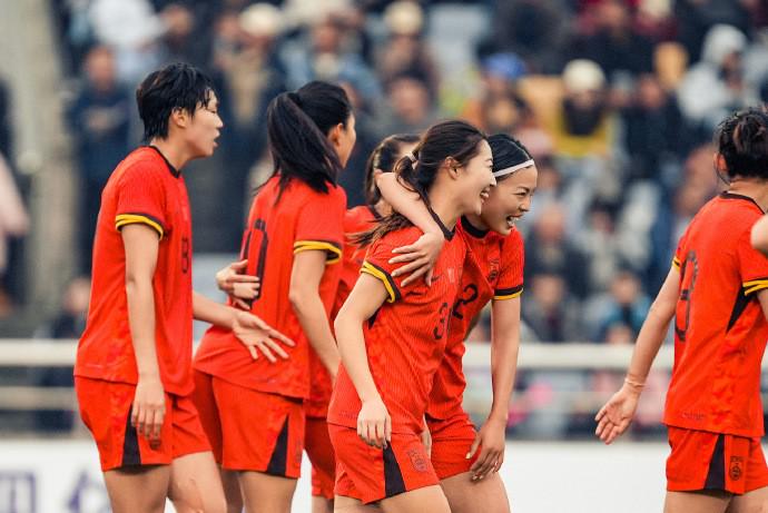 李梦雯庆祝夺冠：为她永远热泪盈眶骄傲中国红 (http://www.zjmmc.cn/) hsti 第7张