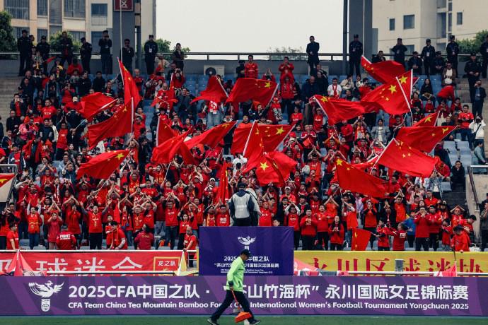 李梦雯庆祝夺冠：为她永远热泪盈眶骄傲中国红 (http://www.zjmmc.cn/) hsti 第8张