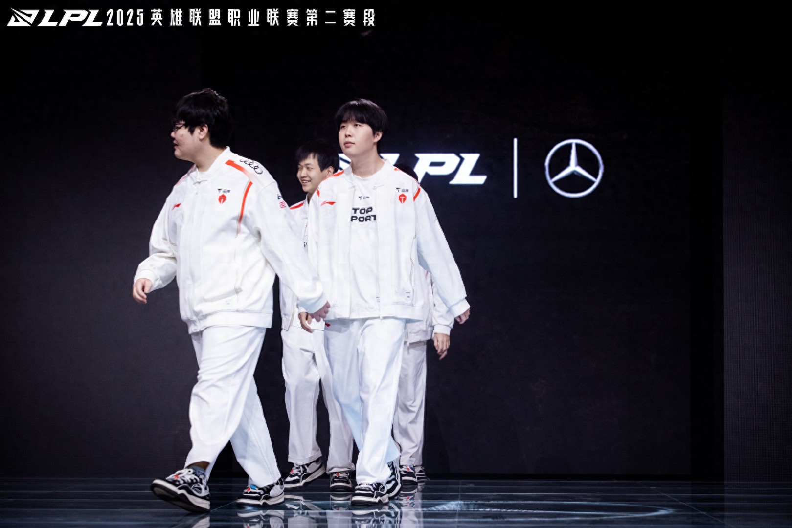 赢了也是输了！红米教练赛后点评TES今天发挥：后面要更努力 (http://www.xuexiaoyu.cn/) abs 第1张