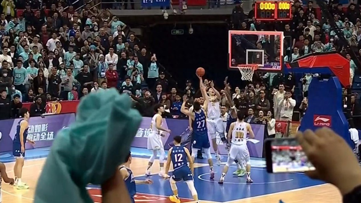 2-1！胡金秋绝平超时青岛再胜广厦夺赛点，苏群：CBA黑八呼之欲出 (http://www.xuexiaoyu.cn/) abs 第1张