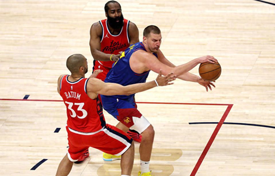 场均28分11板11助，NBA联盟第一人成假摔帝！这么打很难赢得尊重 (http://www.armanice.com/) 体育 第1张