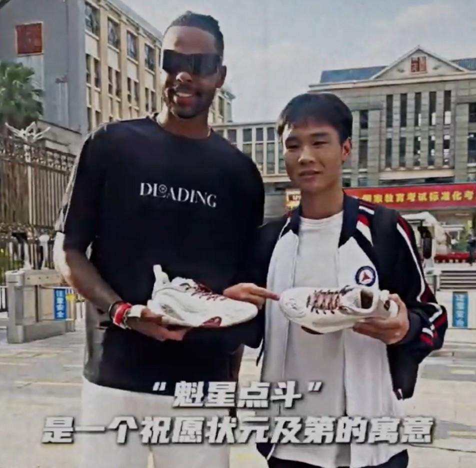 拉塞尔：我想和我的球迷们建立联系，哪怕只有一瞬间 (http://www.armanice.com/) 体育 第2张