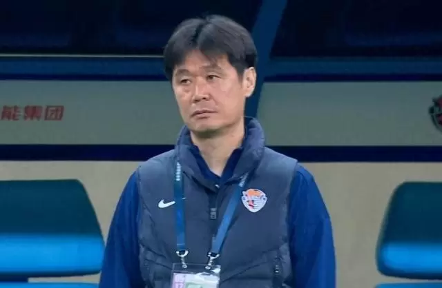 李霄鹏：间歇期队员们训练都比较努力，希望明天把比赛打好