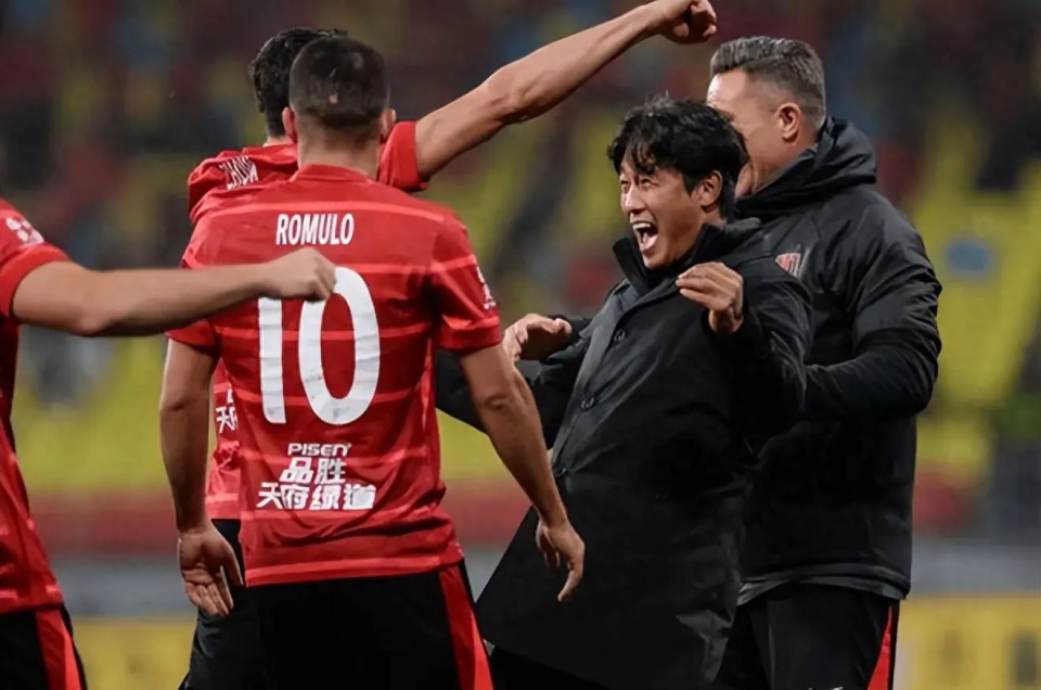 蓉城徐正源撕破脸！球员力挺主帅，媒体人：按合同办事找FIFA断案 (http://www.tiidu.cn/) 娱乐 第4张