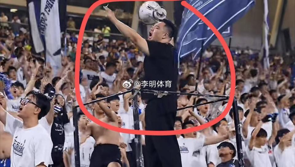 韦世豪为何爆哭？妻子遭球迷辱骂，媒体人开炮：这种球迷遭人唾弃 (http://www.zjmmc.cn/) hsti 第3张