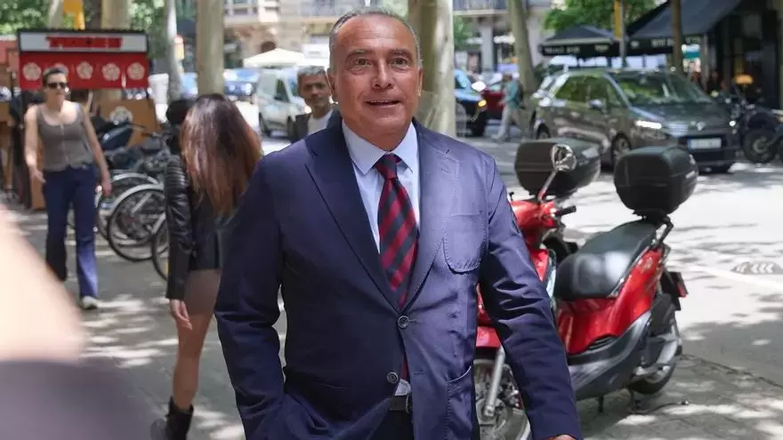 每体：在巴萨无薪水收入，尤斯特和胜利达成初步协议将出任CEO