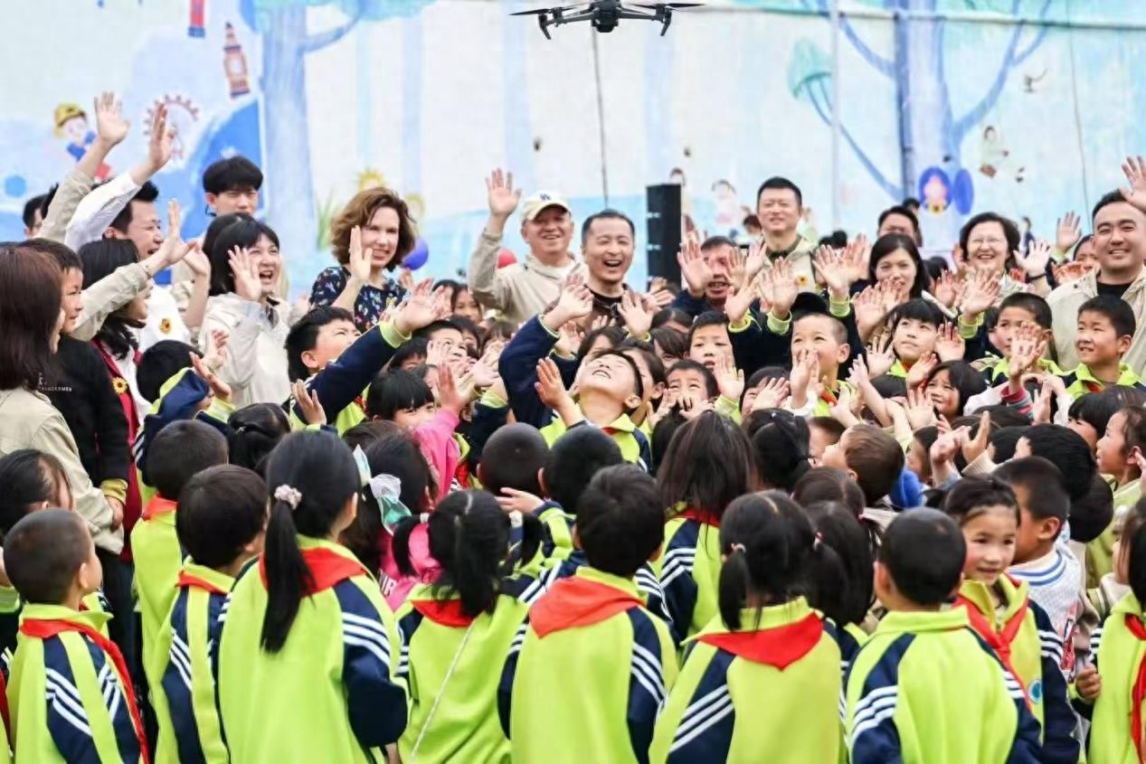 十一年公益深耕 捷豹路虎向“阳”而生  |  星车场 (http://www.tiidu.cn/) 娱乐 第1张