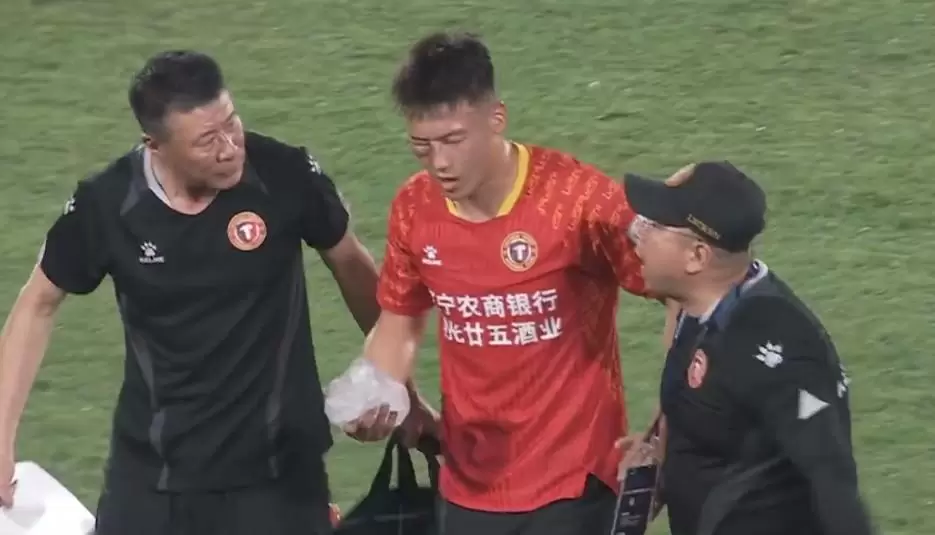 官方：辽宁铁人中场赵健博右侧眼眶内侧壁及下壁等多处骨折