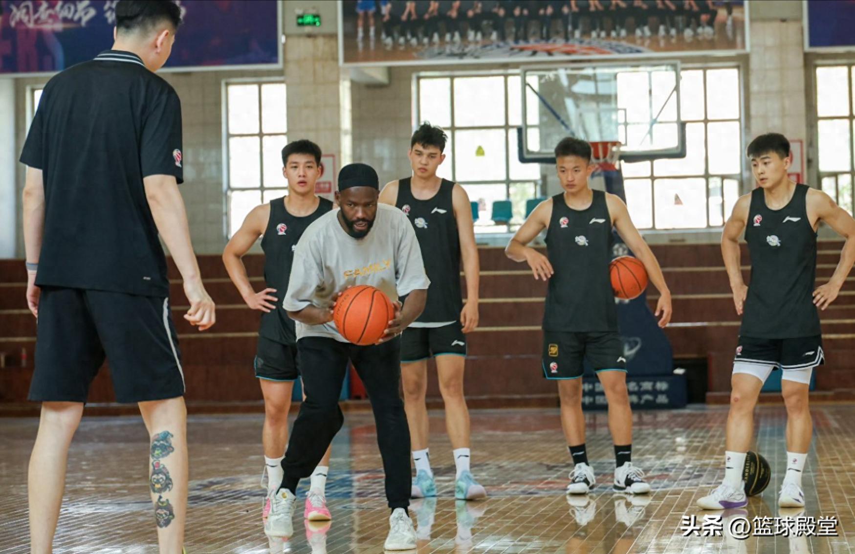 新疆教练组再补强！连签NBA私人训练师+欧洲外教，外加三分王！ (http://www.tiidu.cn/) 娱乐 第1张