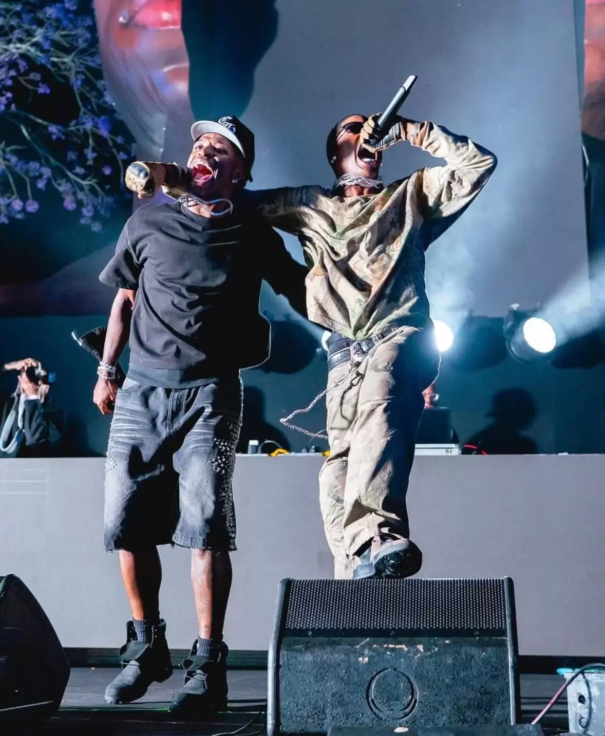 SickoMode开启，TravisScott在维尼修斯生日派对上进行了表演