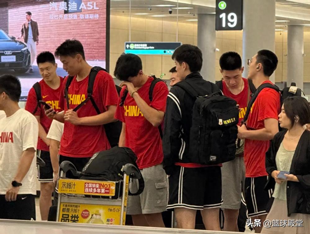 男篮抵达杭州！徐昕胡明轩聊天，赵睿人气足，杨瀚森暂未归队！ (http://www.busunion.cn/) xiami 第1张