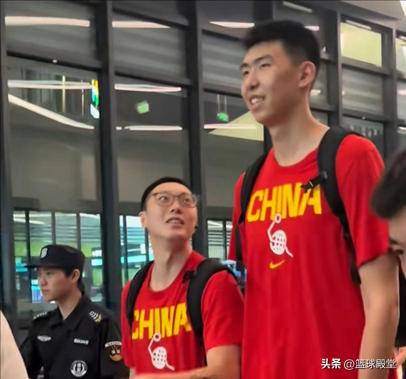 男篮抵达杭州！徐昕胡明轩聊天，赵睿人气足，杨瀚森暂未归队！ (http://www.busunion.cn/) xiami 第2张