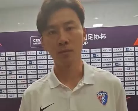 李松益：和布尔克搭档感觉很放心，他很强而且能调度整个防线