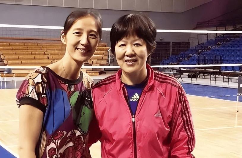 “女排第1美女”罕见现身，57岁优雅端庄，二婚嫁美国人收获幸福 (http://www.armanice.com/) 体育 第5张