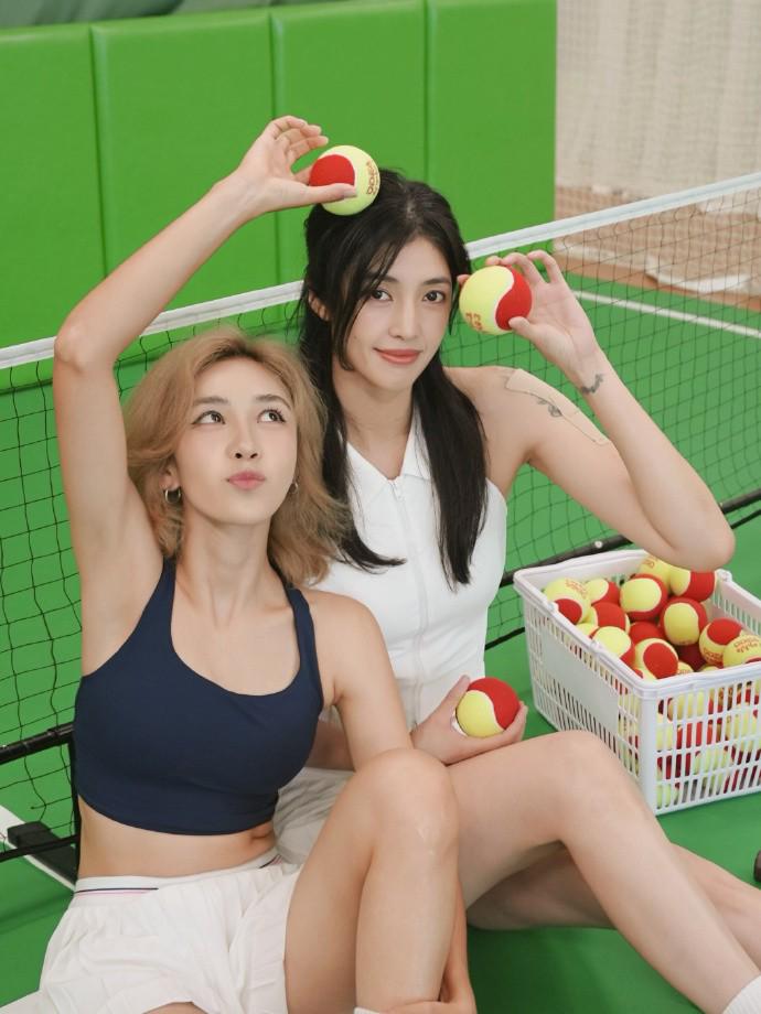 娜么美丽！赵丽娜与阿合娜尔拍摄可爱写真 (https://www.astrots.cn/) 生肖解读 第4张