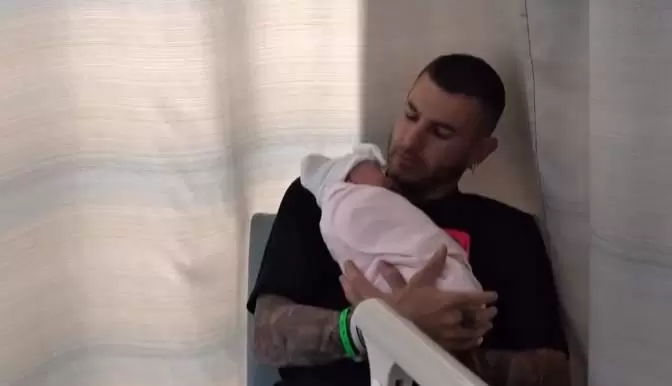 卢卡斯晒一个月前女儿出生Vlog：我们的世界变得更美丽了