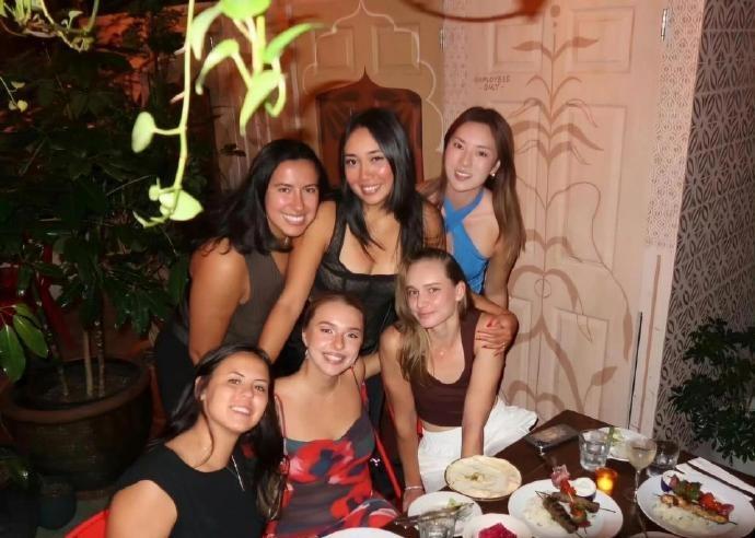 吴易昺女朋友现场观赛，后者曾与莱巴金娜聚会 (http://www.zjmmc.cn/) hsti 第3张