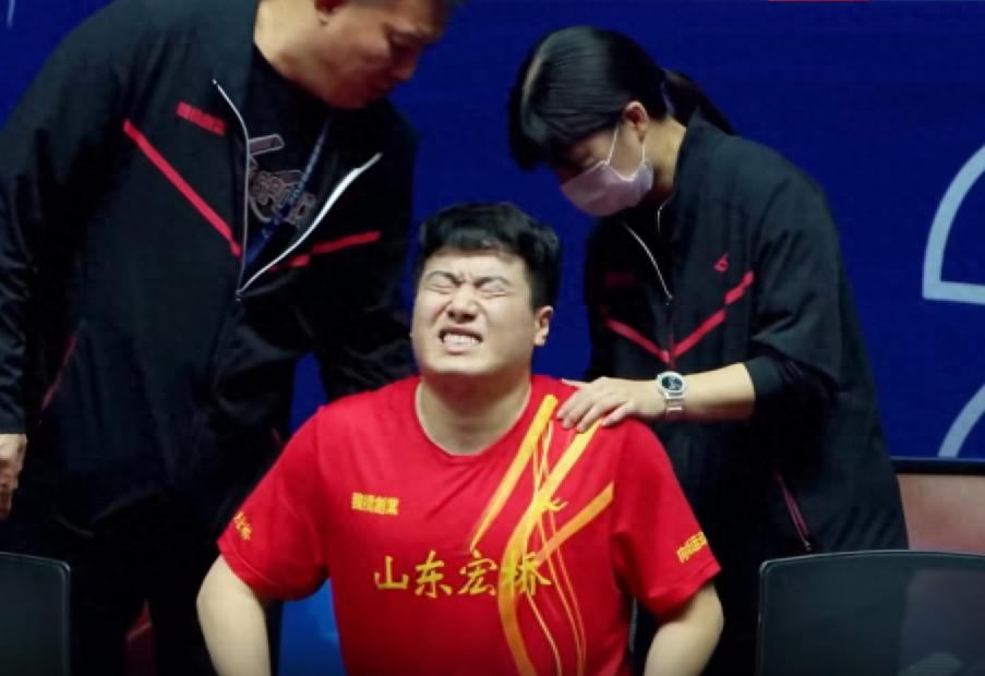 突发！国乒世界冠军受伤表情痛苦，梁靖崑无奈暂退乒超联赛战斗 (http://www.tiidu.cn/) 娱乐 第1张