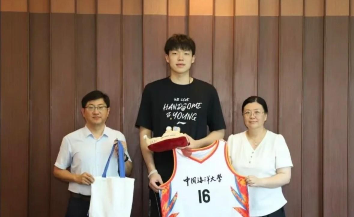 双重新秀，杨瀚森领取中国海洋大学录取通知书，正式成为大一新生 (http://www.smallgear.cn/) 体育 第1张