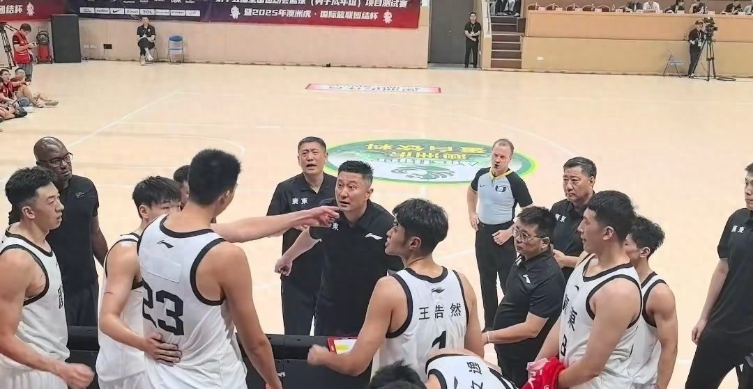 徐昕和杜锋爆发冲突！昨日团结杯两人正面对峙，后被队友推开 (http://www.busunion.cn/) xiami 第1张