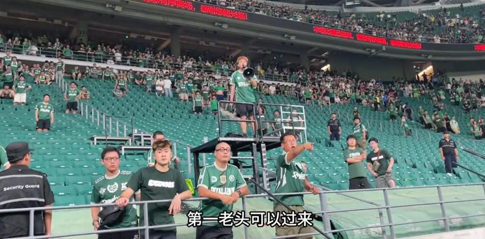 球迷喊话塞蒂恩不敢谢场，李磊：球员对此负责，我们是一家人 (http://www.busunion.cn/) xiami 第1张