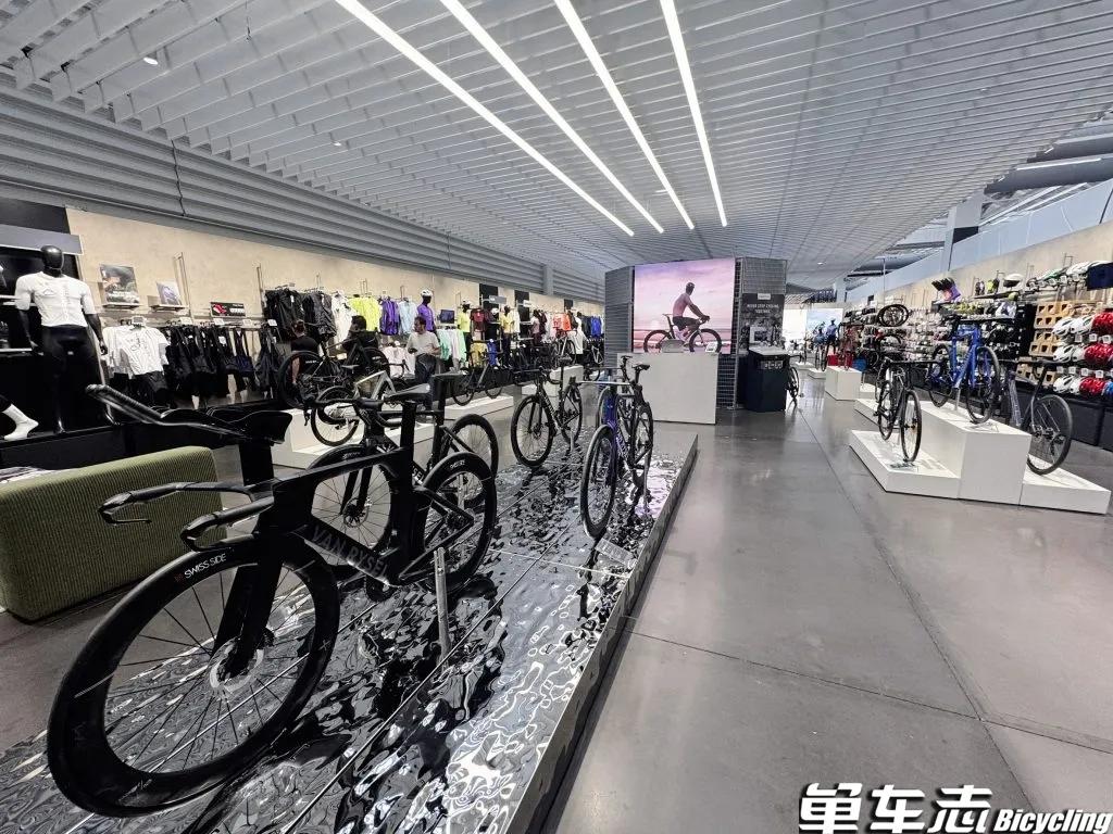 直击Van Rysel法国专卖店 限量RCR-F INFERNO燃爆赛道 (http://www.busunion.cn/) xiami 第4张