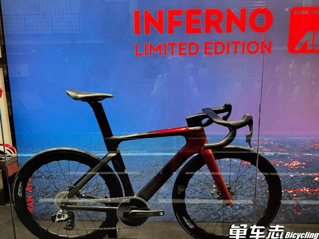 直击Van Rysel法国专卖店 限量RCR-F INFERNO燃爆赛道 (http://www.busunion.cn/) xiami 第5张
