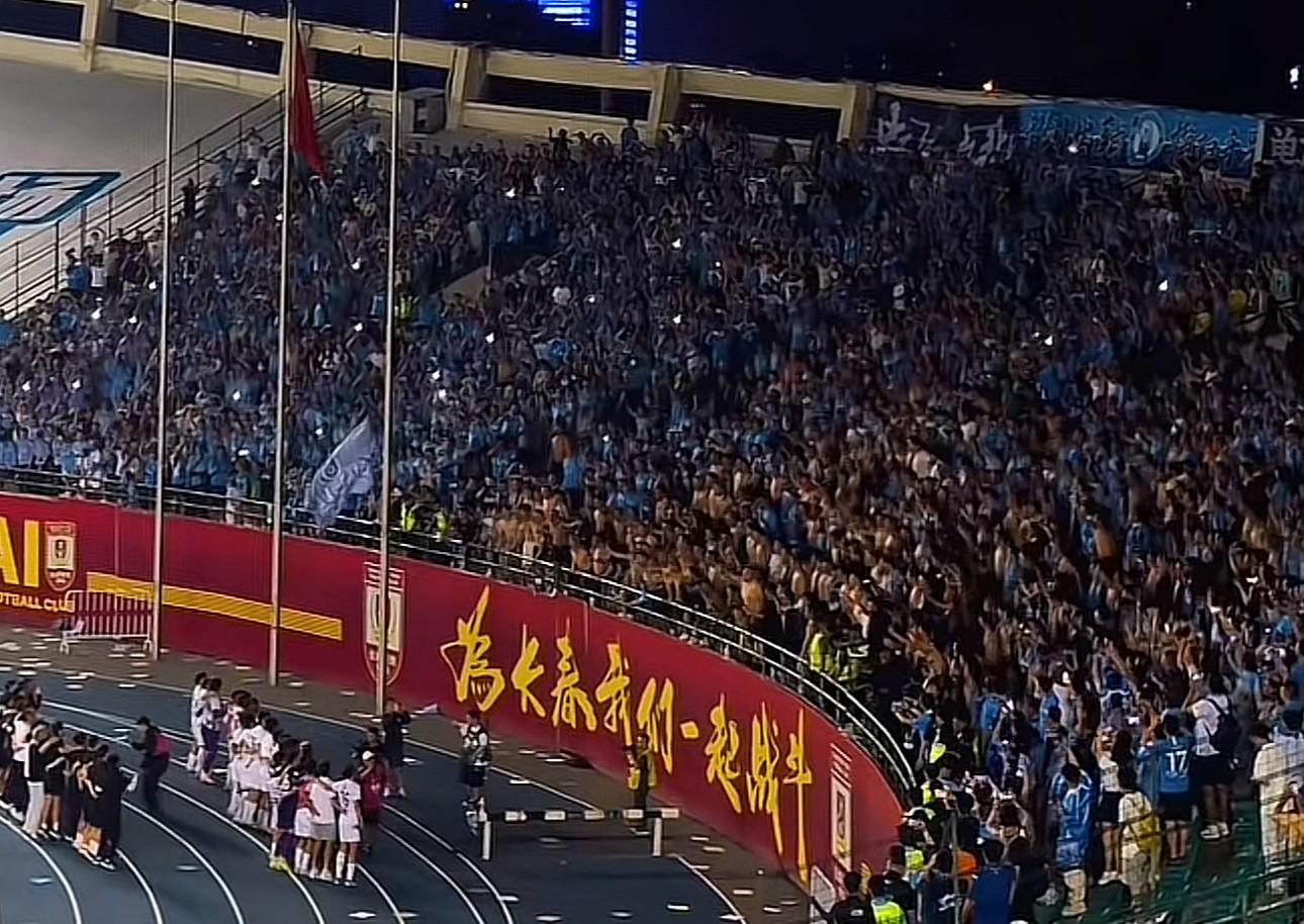 半岛晨报：英博再组庞大远征团，800余个舱位被球迷全部预订 (http://www.tiidu.cn/) 娱乐 第1张