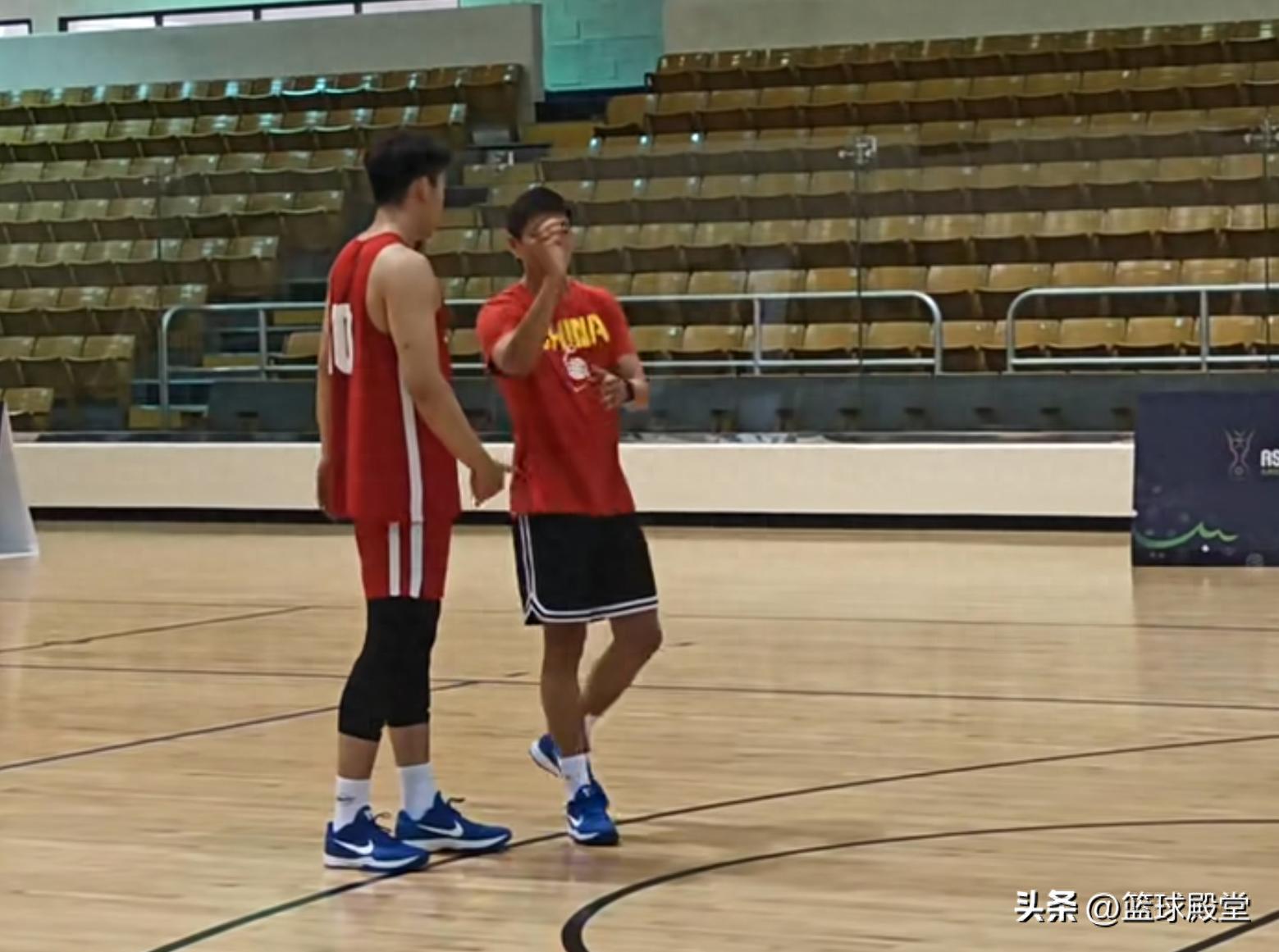 男篮备战韩国！李昂指导王俊杰，破联防成关键，球队直指四强！ (http://www.busunion.cn/) 体育 第1张