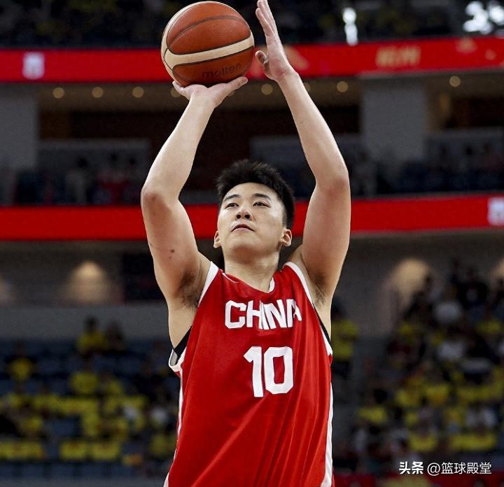 男篮备战韩国！李昂指导王俊杰，破联防成关键，球队直指四强！ (http://www.busunion.cn/) 体育 第2张