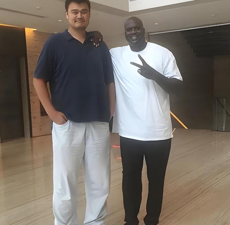 你没看花眼，真有5人合影能让奥尼尔显娇小 最后一位是中国人 (http://www.jingganghuifeng.com.cn/) 体育 第6张