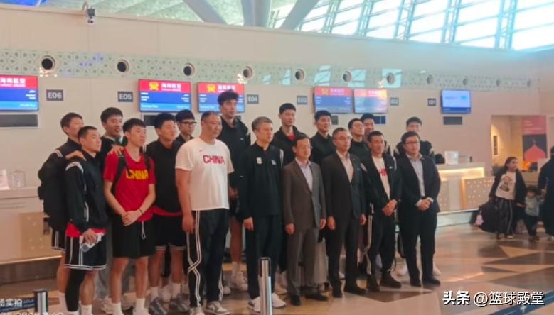 男篮已回国！行李超多，全员淡定出站，全队就地解散！ (http://www.busunion.cn/) 体育 第3张