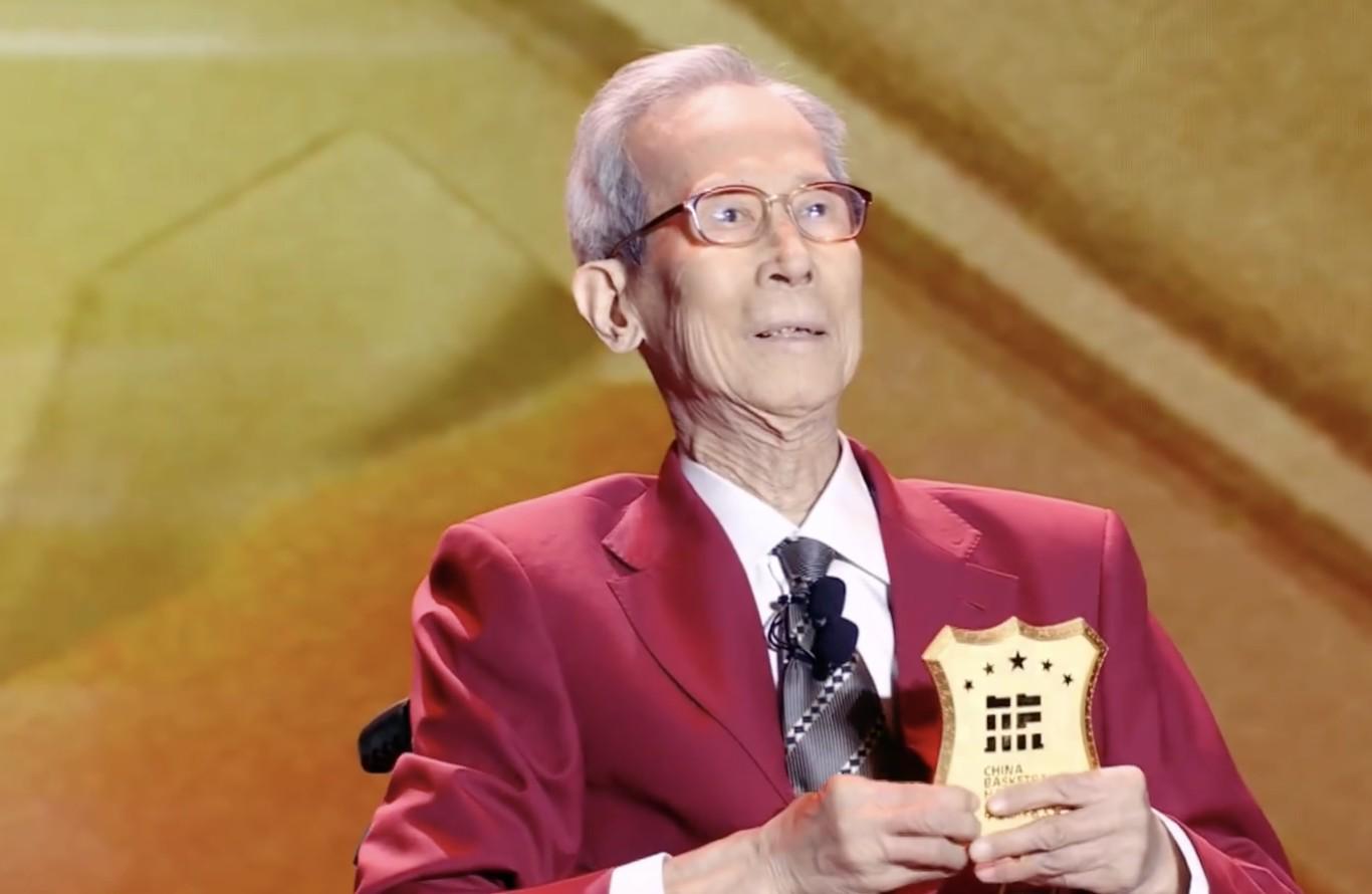沉痛哀悼，中国篮球资深裁判员郭玉佩逝世，享年93岁 (http://www.xuexiaoyu.cn/) abs 第2张