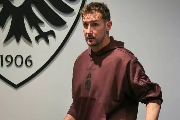 克洛泽：我们因连败而过于急躁，坚信球队能扭转局面