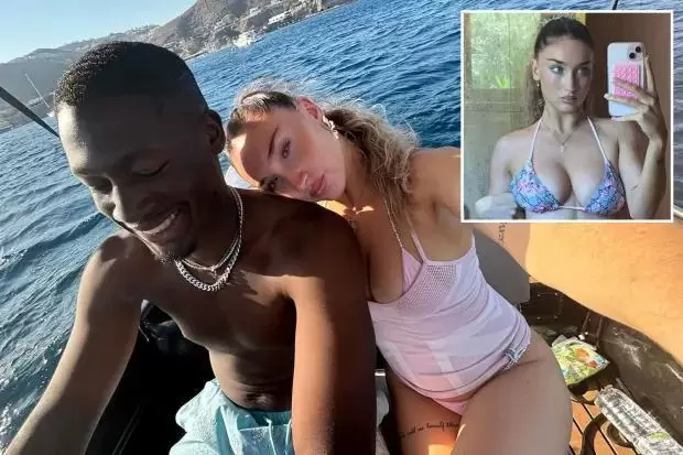 太阳报：斯科尔斯女儿和真人秀明星一同度假，社媒频繁秀恩爱