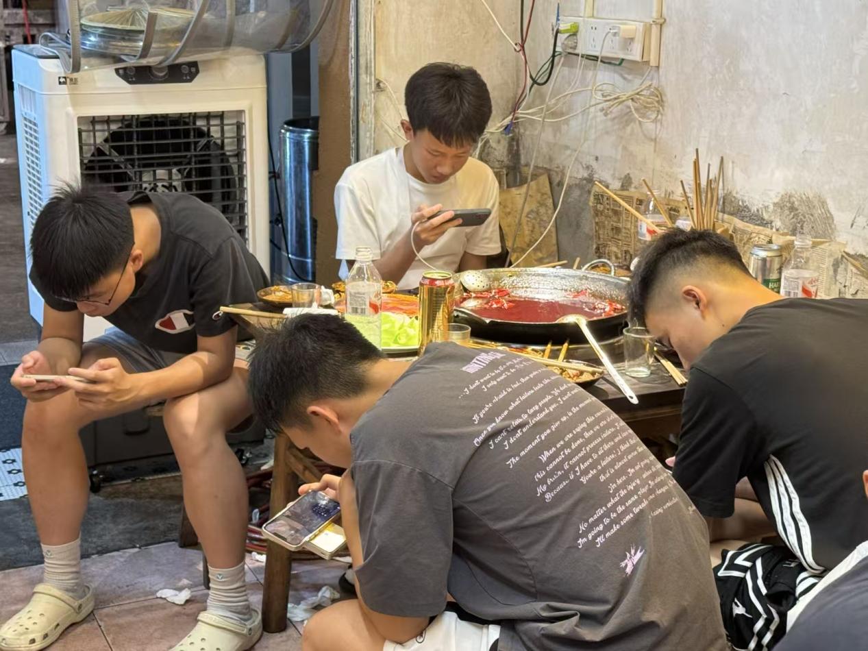 瓦能量引爆山城：《无畏契约手游》重庆嘉年华全记录 (http://www.jingganghuifeng.com.cn/) 体育 第5张