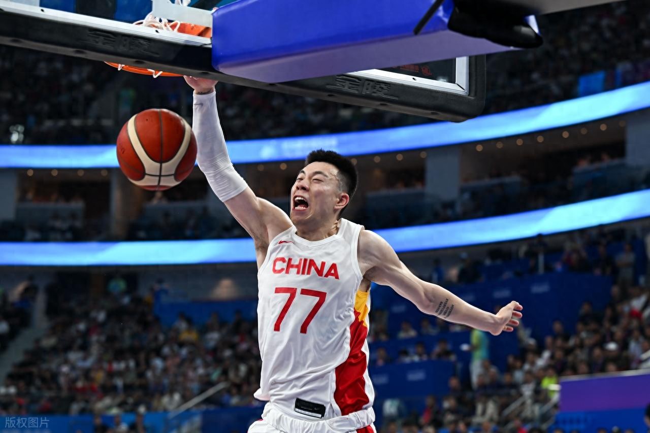 兄弟情深！王哲林开奔驰接张镇麟下班，张镇麟在上海男篮很开心 (http://www.xuexiaoyu.cn/) abs 第1张
