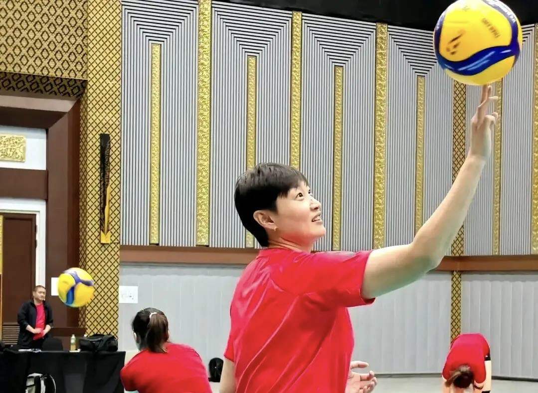 中国女排2025世锦赛成绩不佳！球迷对2位教练表达不满，你怎么看 (http://www.xuexiaoyu.cn/) abs 第4张