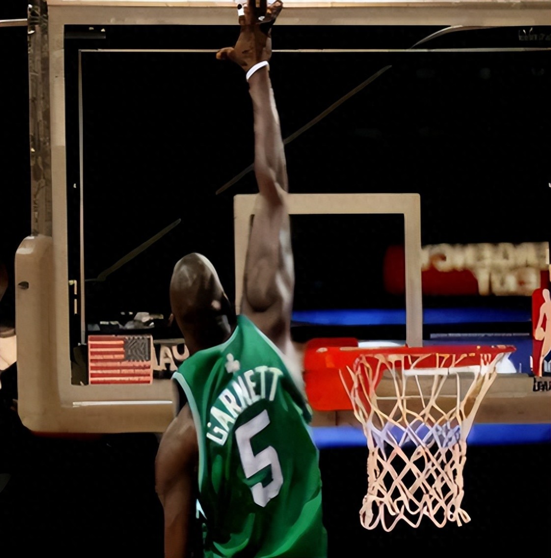 信不信由你，NBA这4人 真的差点摸到篮板上沿 詹姆斯上榜 (http://www.armanice.com/) 体育 第1张