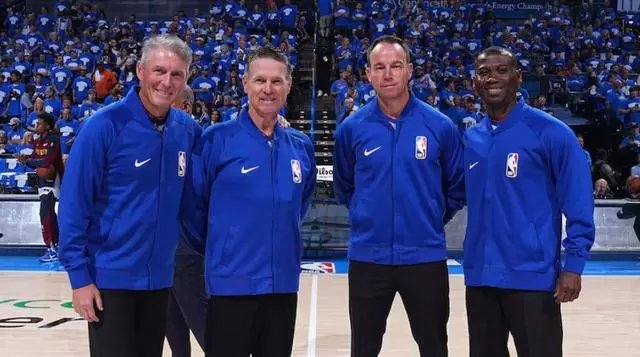 NBA官方：新赛季教练挑战出界球将由回放中心复核，无需当值裁判观看