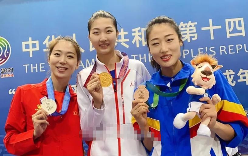 恭喜！女排名将进大学当老师，老公是男排国手，嫁小四岁情郎生女 (http://www.armanice.com/) 体育 第3张