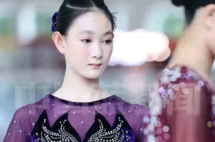 奥莉长大了，奥运冠军李小鹏13岁女儿参加香港花滑公开赛 (http://www.busunion.cn/) 体育 第1张