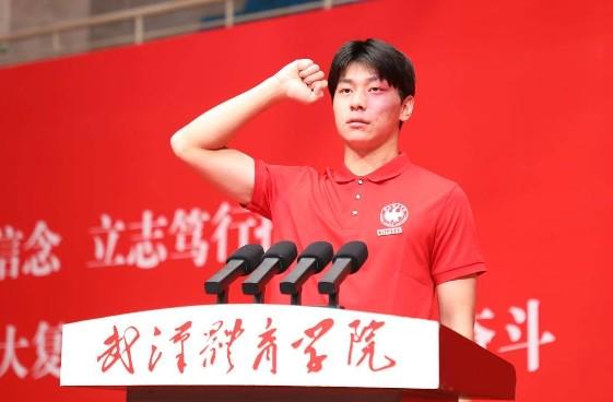 “苏超”青面兽庞智超在武体开学典礼领誓：紧张又兴奋 (https://www.olegood.com/) 体育 第1张