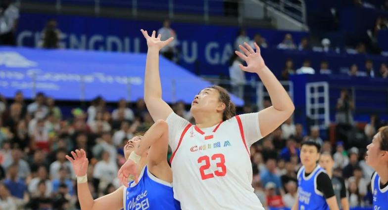 爆砍40+12！中国女篮2米中锋太霸气，完胜张子宇，宫鲁鸣应重用她 (http://www.armanice.com/) 体育 第2张
