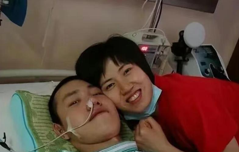 有情有义！郎平探望瘫痪16年汤淼，桌上红包抢眼，妻子母亲全改嫁 (http://www.xuexiaoyu.cn/) abs 第3张